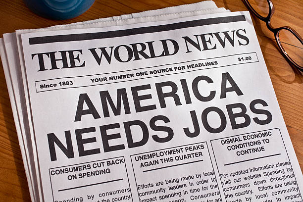 uma simulação notícia de primeira página dos jornais o desemprego - newspaper headline unemployment finance recession imagens e fotografias de stock