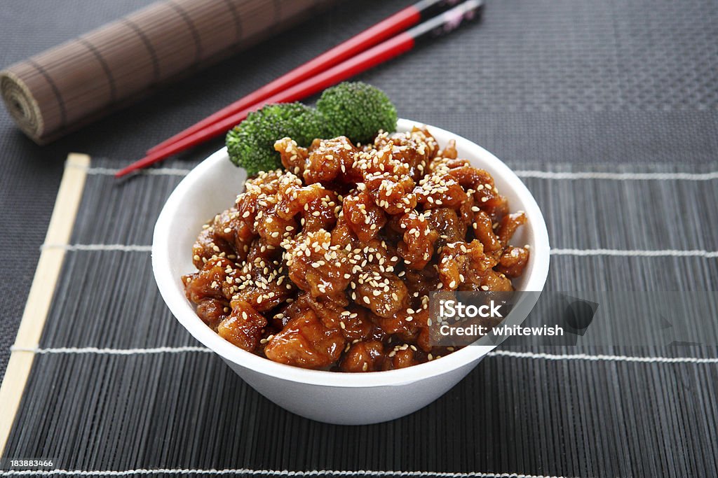 Sesamo Pollo Teriyaki Bowl - Foto stock royalty-free di Pollo teriyaki