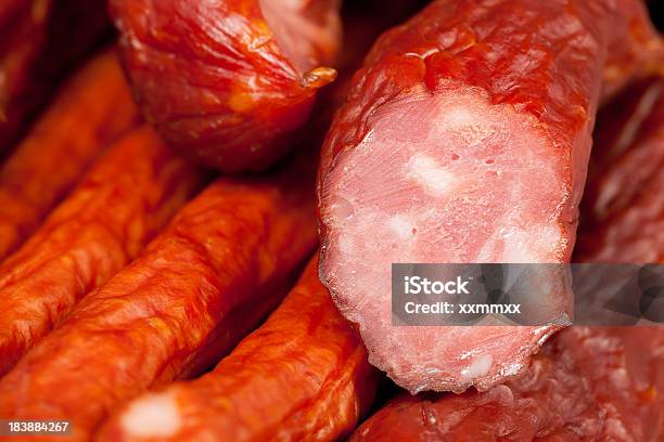 Photo libre de droit de Saucisse Gros Plan banque d'images et plus d'images libres de droit de Aliment - Aliment, Aliment en portion, Aliment émincé