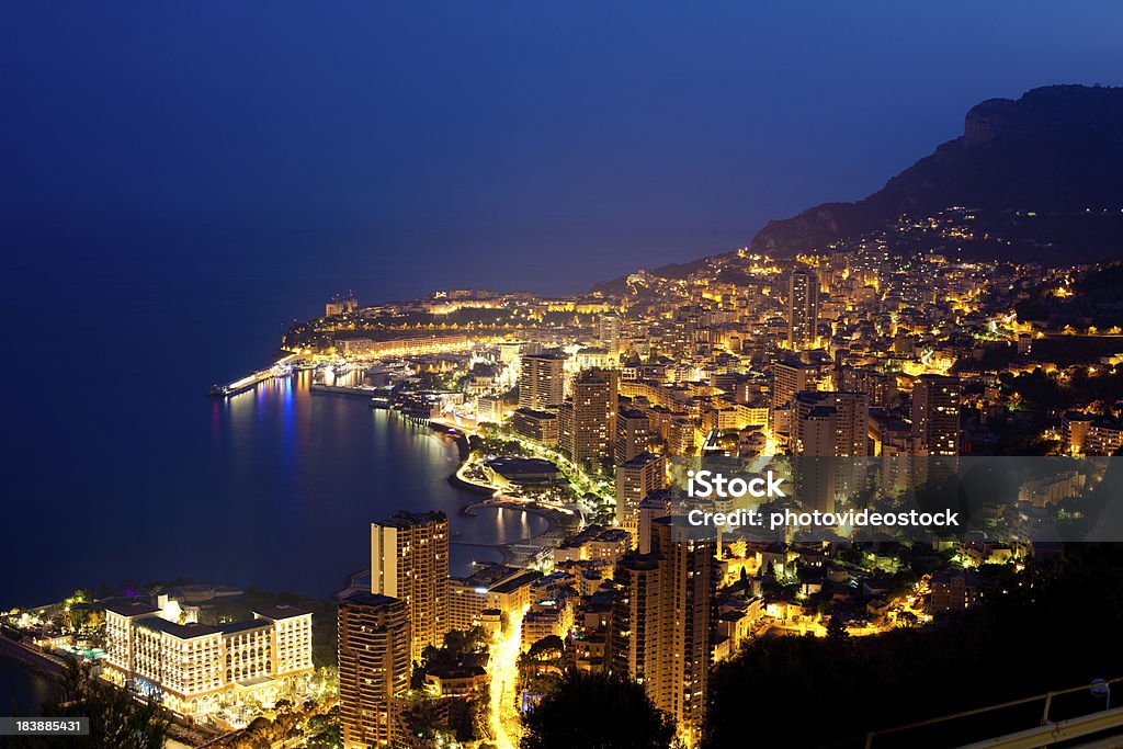 Scatto notturno di Monte Carlo da Costa Azzurra, Francia - Foto stock royalty-free di Principato di Monaco