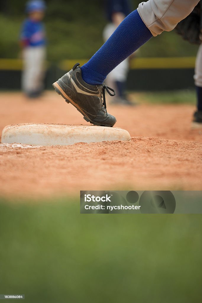 Béisbol tercer corredor de base - Foto de stock de Liga de béisbol y softbol juvenil libre de derechos