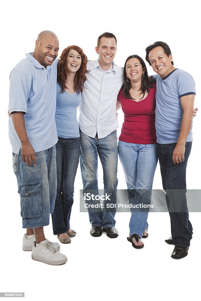 Grupo de adultos sonriendo y mirando adelante, cuerpo completo - Foto de stock de Hombres libre de derechos