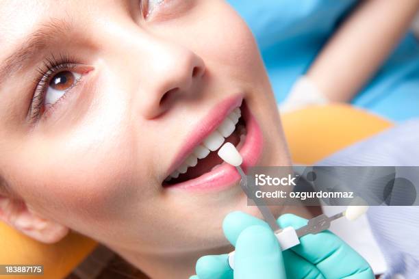 Controllo Dentale - Fotografie stock e altre immagini di Abilità - Abilità, Adulto, Ambulatorio dentistico