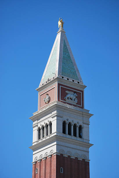 タワーのサンマルコ広場、ベニス（イタリア）。 - european culture architecture vertical venice italy ストックフォトと画像