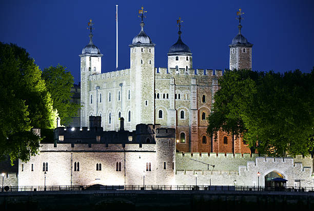 towers of ロンドン - local landmark international landmark middle ages tower of london ストックフォトと画像