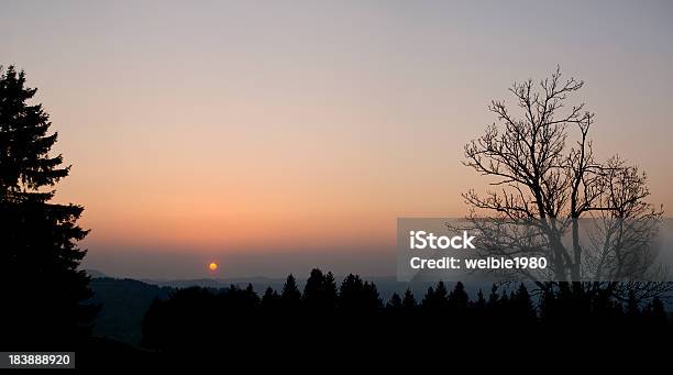 Foto de Alemanha Pôrdosol No Céu De Laranja e mais fotos de stock de Alemanha - Alemanha, Amarelo, Amostra de Cor