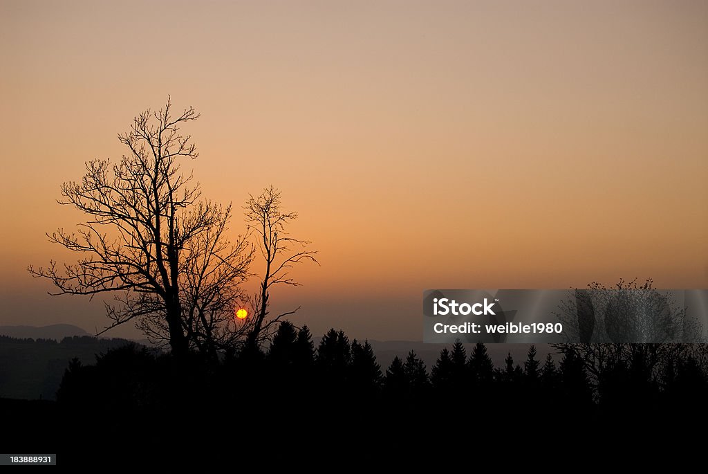 Sonnenuntergang in Deutschland Orange Sonne - Lizenzfrei Abenddämmerung Stock-Foto