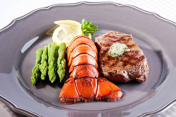 homar & stek - lobster strip steak steak seafood zdjęcia i obrazy z banku zdjęć