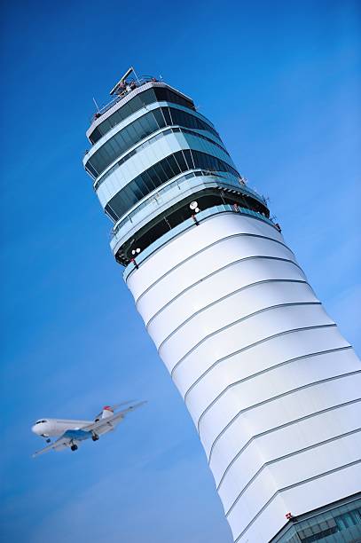 航空交通管制 - air traffic control tower airport runway air travel ストックフォトと画像
