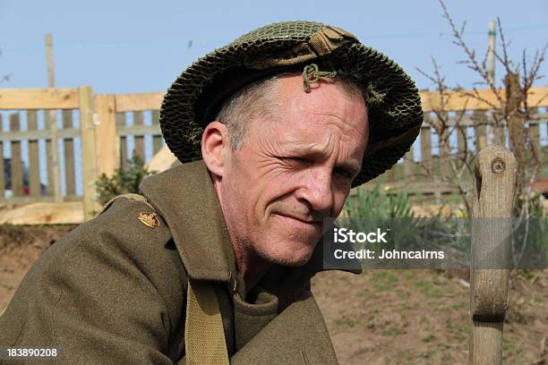 British Tommy - Fotografias de stock e mais imagens de Capacete - Capacete, Capacete de trabalho, Capacete militar
