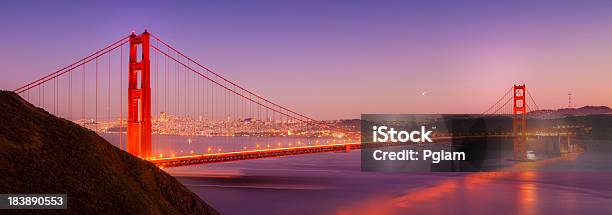 Golden Gate Bridge Di Notte - Fotografie stock e altre immagini di Acqua - Acqua, Ambientazione esterna, California