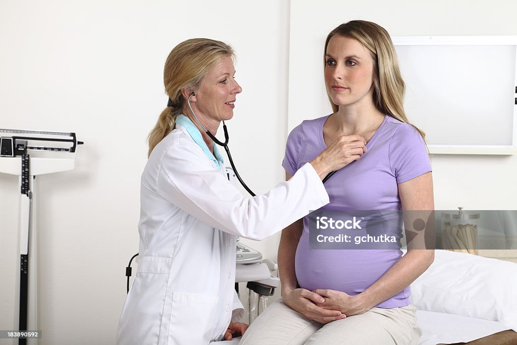 妊娠中の健康チェック - 20代のロイヤリティフリーストックフォト