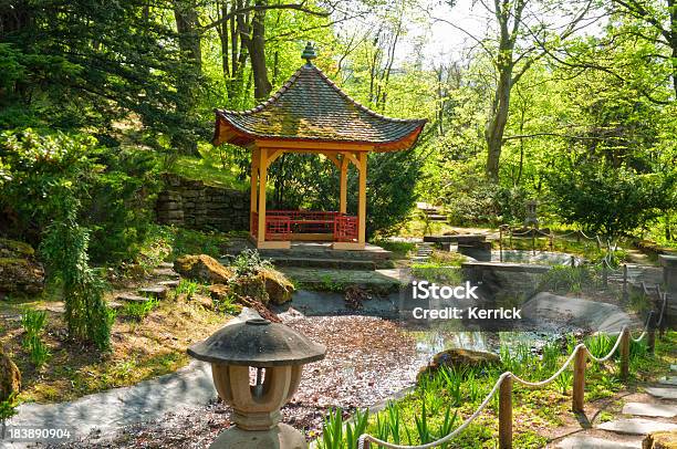 Japanischer Garten Im Bergfried Park Saalfeld Stockfoto und mehr Bilder von April - April, Japanischer Garten, Architektonisches Detail