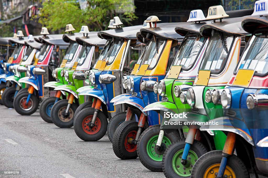 Reihe von Thai-Tuk-tuks. - Lizenzfrei Asien Stock-Foto