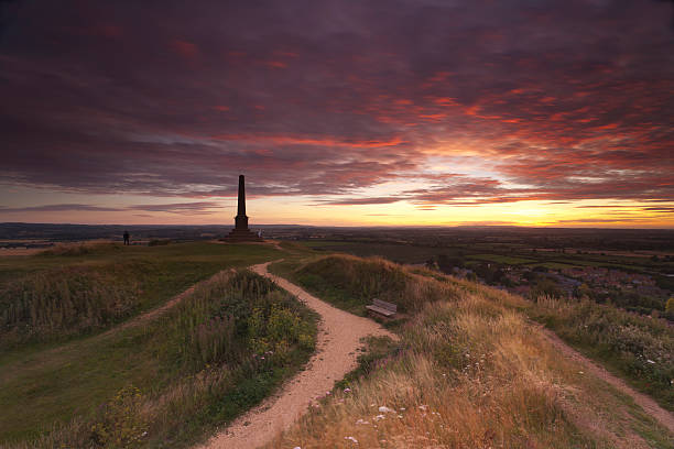 prosciutto hill tramonto, somerset, u. k - somerset levels foto e immagini stock