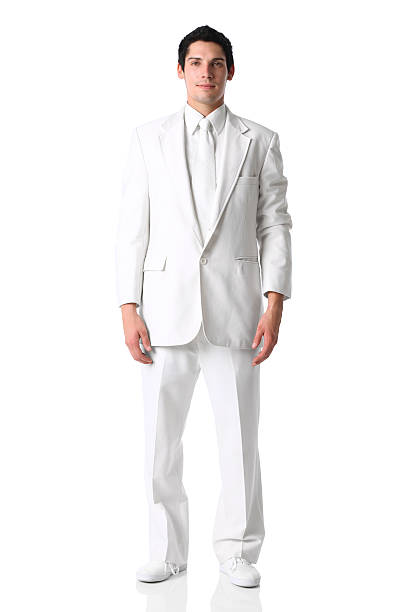 hübscher bräutigam mann alle white suit - schutzanzug stock-fotos und bilder