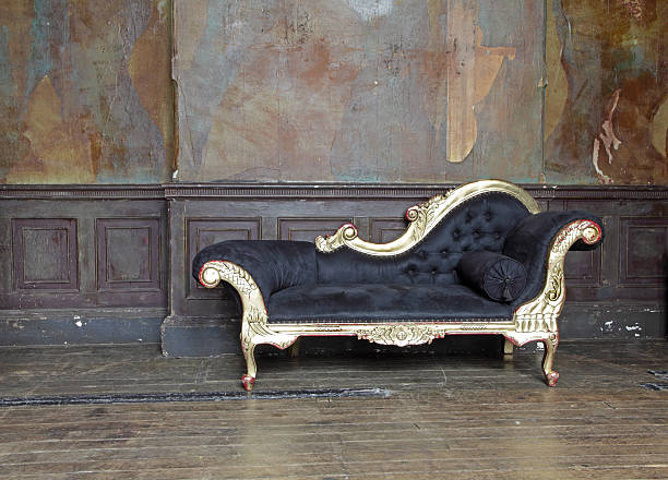 Old chaise lounge in old room  A chaise longue in a 1790's london townhouse. chaise longue photos stock pictures, royalty-free photos & images