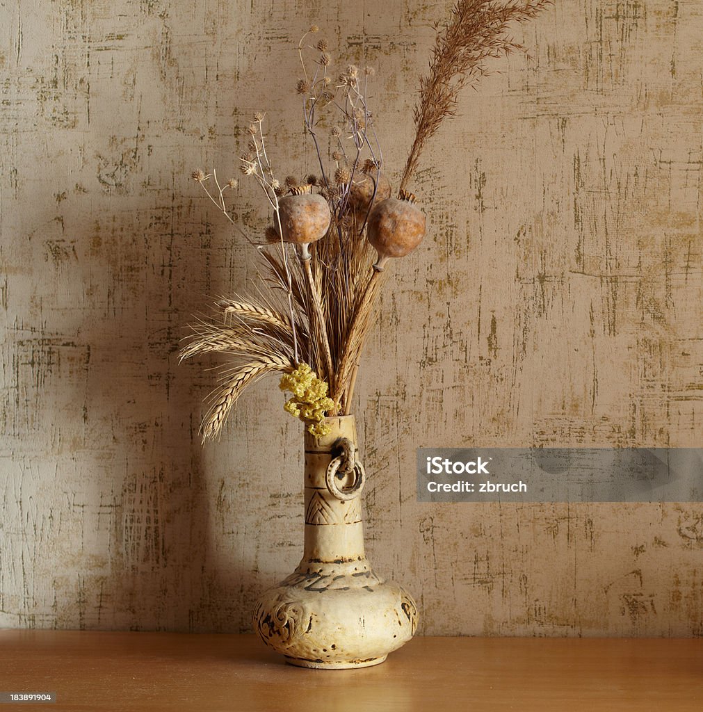 Еще-жизни с сухой Охапка цветов - Стоковые фото Без людей роялти-фри