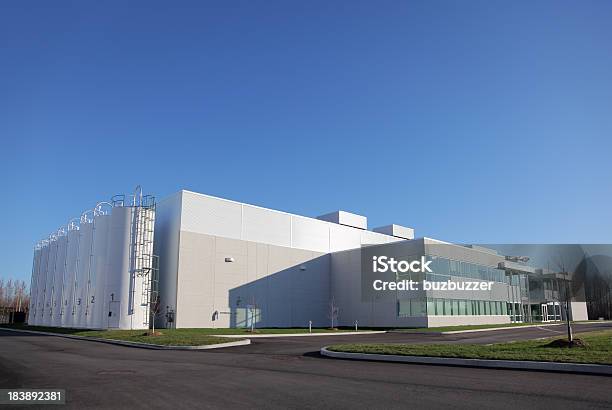 Große Manufacturing Plant Stockfoto und mehr Bilder von Fabrik - Fabrik, Außenaufnahme von Gebäuden, Im Freien