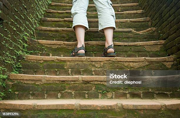 急な道 - 内階段のストックフォトや画像を多数ご用意 - 内階段, 最上部, 段