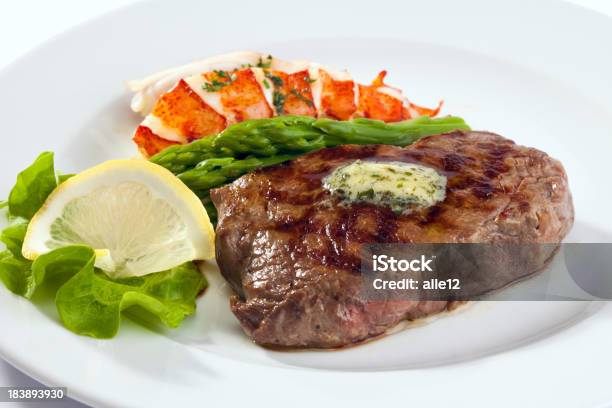 Gegrillte Strip Steak Und Hummer Stockfoto und mehr Bilder von Steak - Steak, Surf and Turf, Teller