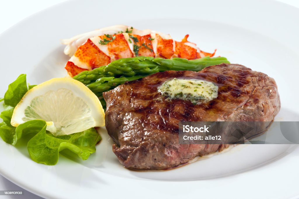 Grillowany strip steak z homarem - Zbiór zdjęć royalty-free (Stek)