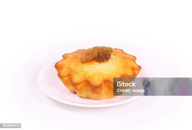 Torta Isolato Su Bianco - Fotografie stock e altre immagini di Anniversario - Anniversario, Cibo, Close-up