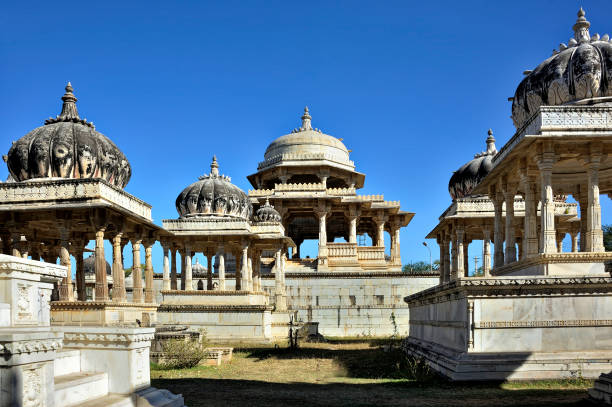 architecturally built cenotaphs royal tomb at ahar in udaipur state rajasthan - ahar cenotaphs imagens e fotografias de stock