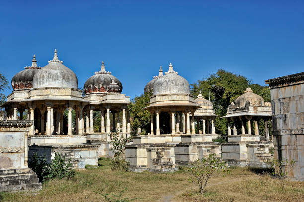 architecturally built cenotaphs royal tomb at ahar in udaipur state rajasthan - ahar cenotaphs imagens e fotografias de stock