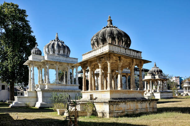 architecturally built cenotaphs royal tomb at ahar in udaipur state rajasthan - ahar cenotaphs imagens e fotografias de stock