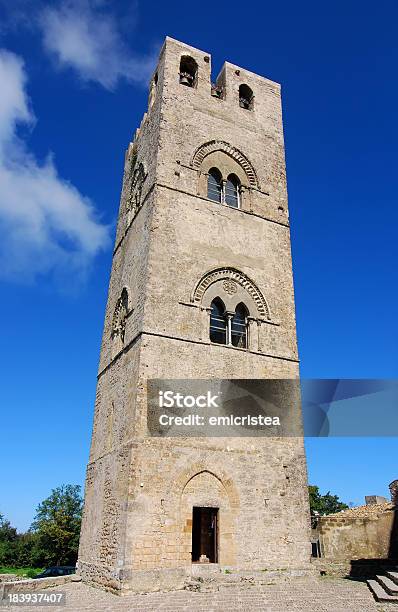 Erice 大聖堂タワー 2 人でシチリア - イタリアのストックフォトや画像を多数ご用意 - イタリア, イタリア文化, エリチェ