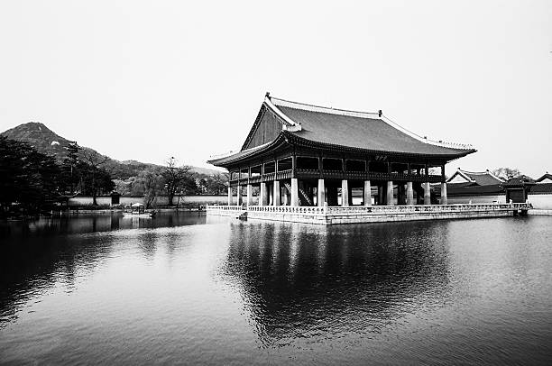 istock Palace Pavilion In Korea 183937675