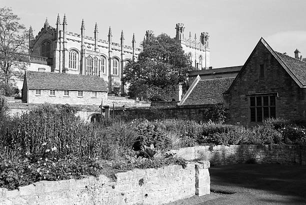 istock Christchurch Cathedral With Gardens 183937687