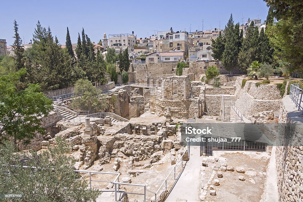 Antigas ruínas piscina de Bethesda.  Cidade antiga de Jerusalém. - Foto de stock de Piscina de Betesda royalty-free
