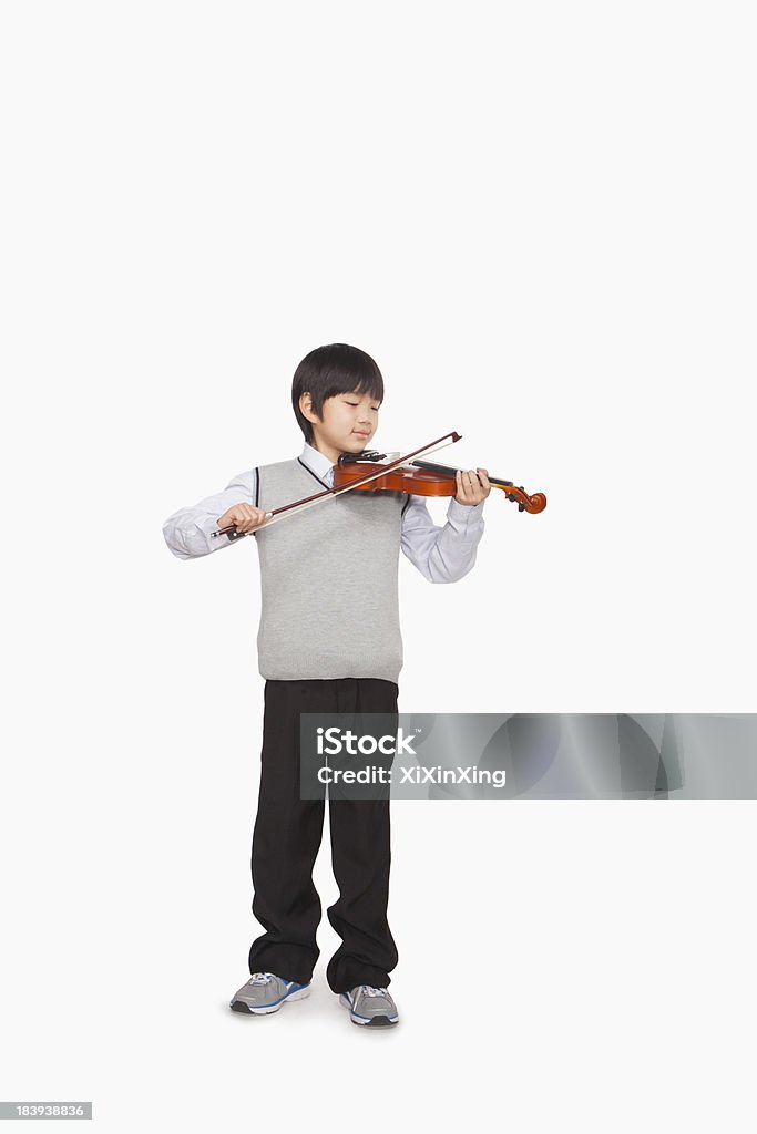 Chłopiec grający na skrzypcach - Zbiór zdjęć royalty-free (Dziecko)