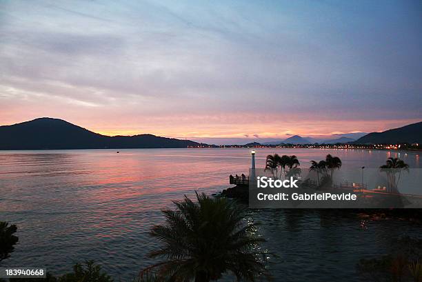 Faro Ubatuba Foto de stock y más banco de imágenes de Agua - Agua, Agua potable, Aire libre