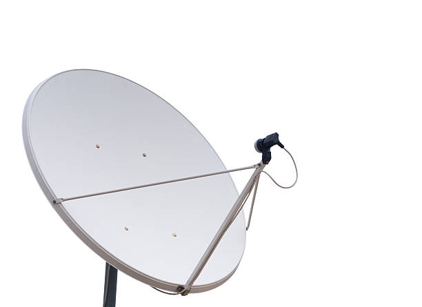 parabólico antena de comunicação isolado em fundo branco - astrophysic imagens e fotografias de stock