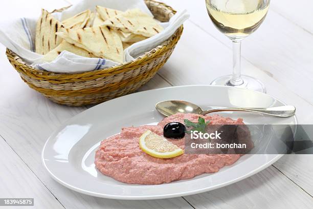 Taramasalata - zdjęcia stockowe i więcej obrazów Bez ludzi - Bez ludzi, Chips tortilla, Chleb pita