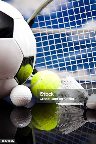 Sportausrüstung Und Bälle Stockfoto und mehr Bilder von Aktivitäten und Sport - Aktivitäten und Sport, Ausrüstung und Geräte, Badminton - Sport