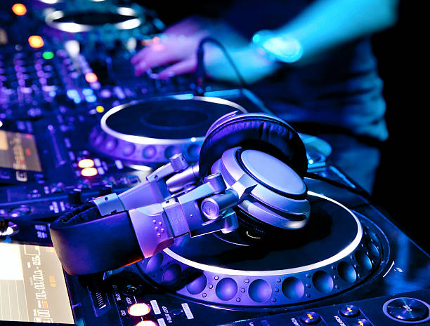 istock Dj mixes the track 183951779