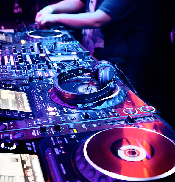 istock Dj mixes the track 183951783