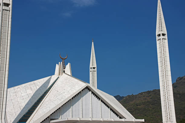 istock Faisal Mosque in Islamabad, Pakistan 1839581518