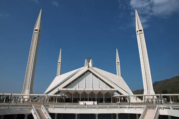 istock Faisal Mosque in Islamabad, Pakistan 1839581530