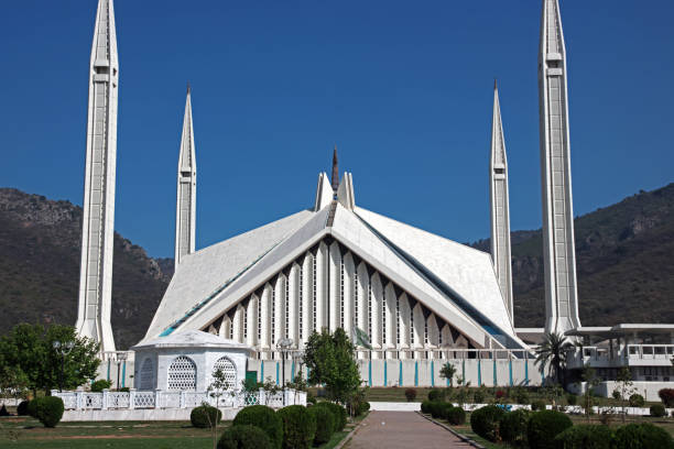 istock Faisal Mosque in Islamabad, Pakistan 1839581541