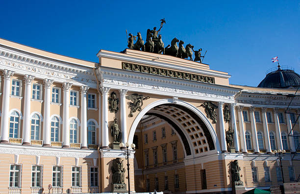 istock Arch of the General Staff at Palace Square 183959191