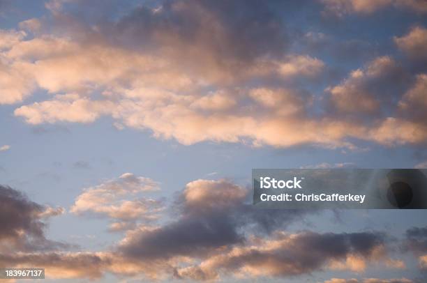 Colorato Skyscape - Fotografie stock e altre immagini di Ambientazione tranquilla - Ambientazione tranquilla, Beige, Bellezza naturale