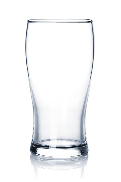 vide verre à bière - glass empty pint glass isolated photos et images de collection