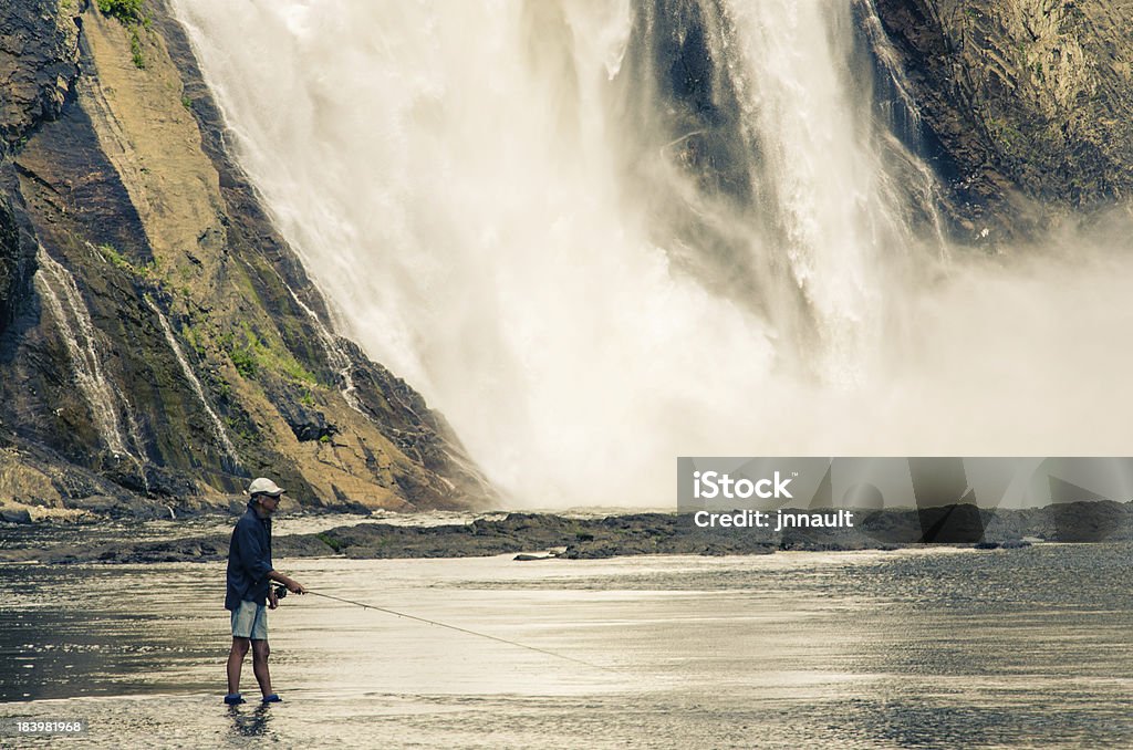 Montmorency Falls, pesca, pescatore, Quebec City, Canada. - Foto stock royalty-free di Acqua