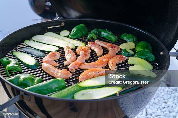 Bbq Gegrilltes Hähnchen Und Paprika Stockfoto und mehr Bilder von Am Spieß gebraten - Am Spieß gebraten, Bildhintergrund, Brathähnchen