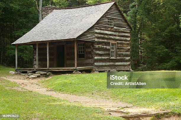 Blockhütte In Die Wood Stockfoto und mehr Bilder von Blockhütte - Blockhütte, Naturwald, Alt